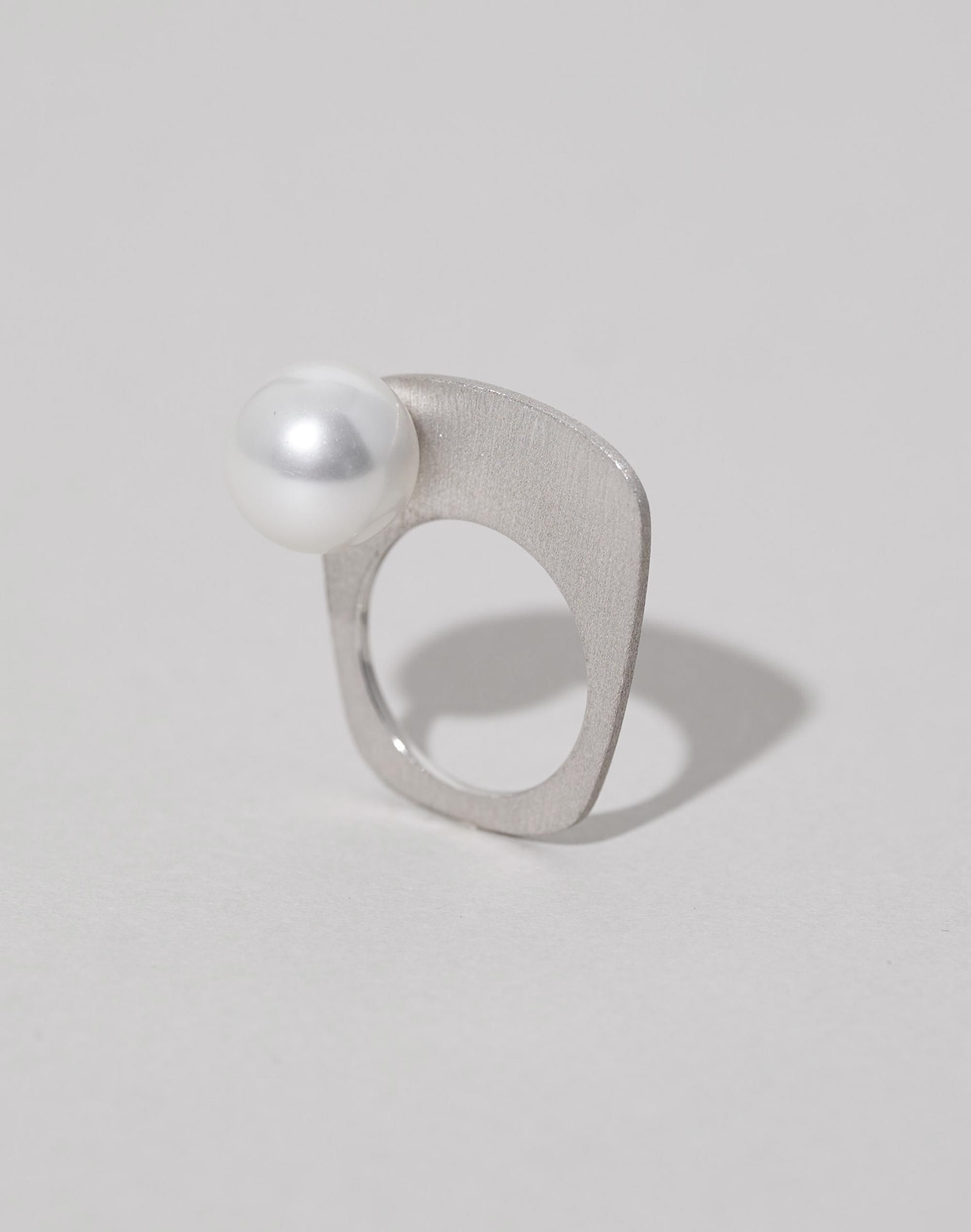 Essence Silver Ring10 left _ white