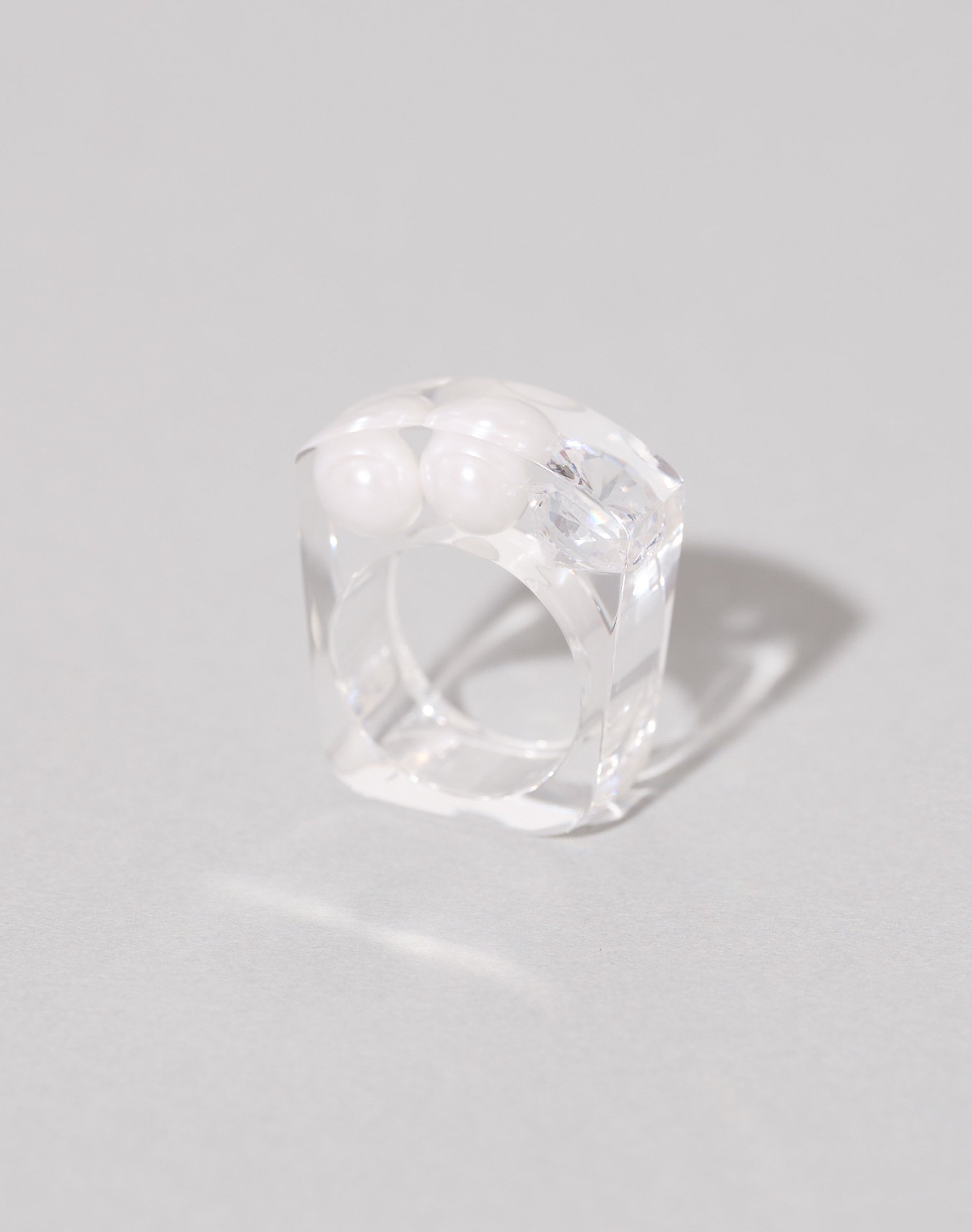 Luxe Ring 1 _ white