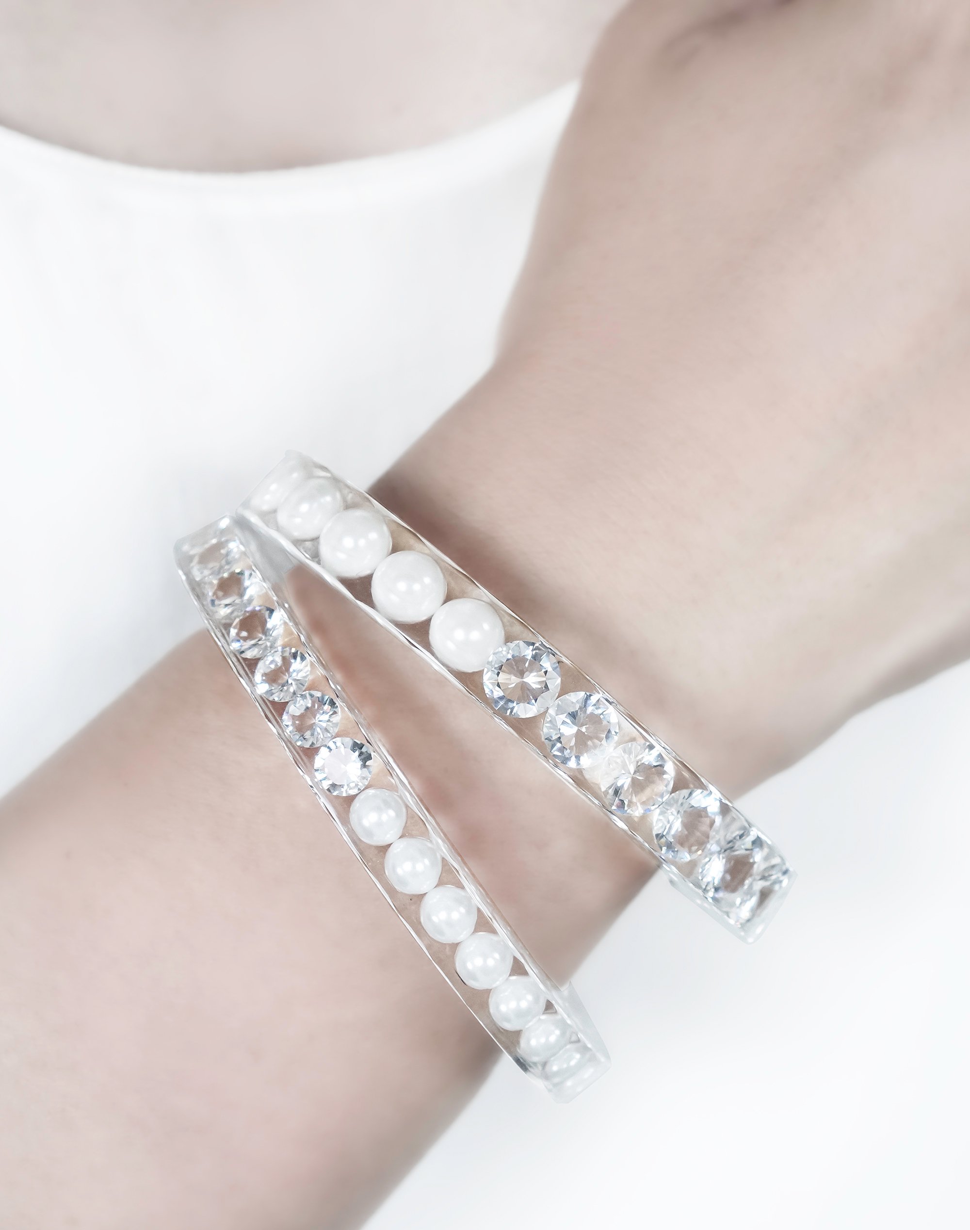 Luxe Bangle 1 _ white - JUTIQU | ジュティク ONLINE SHOP