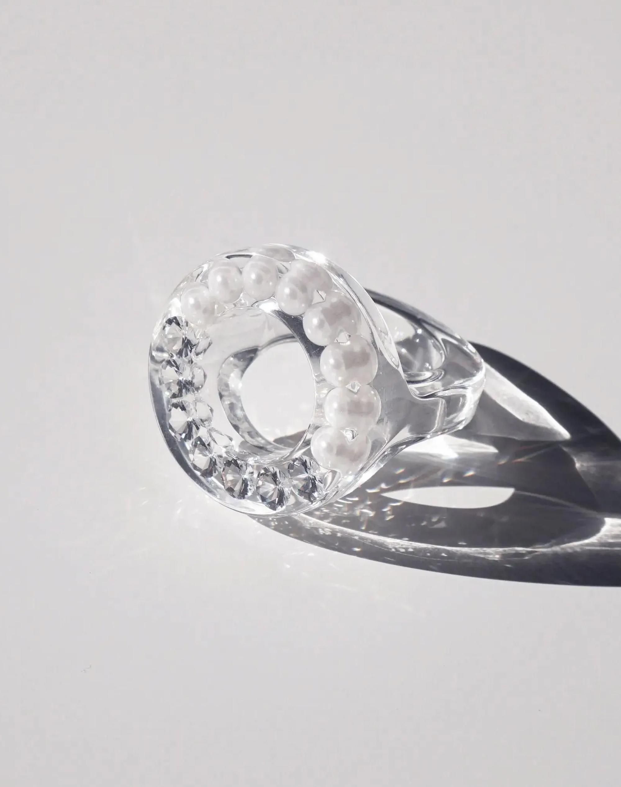 Luxe Ring 4 _ white