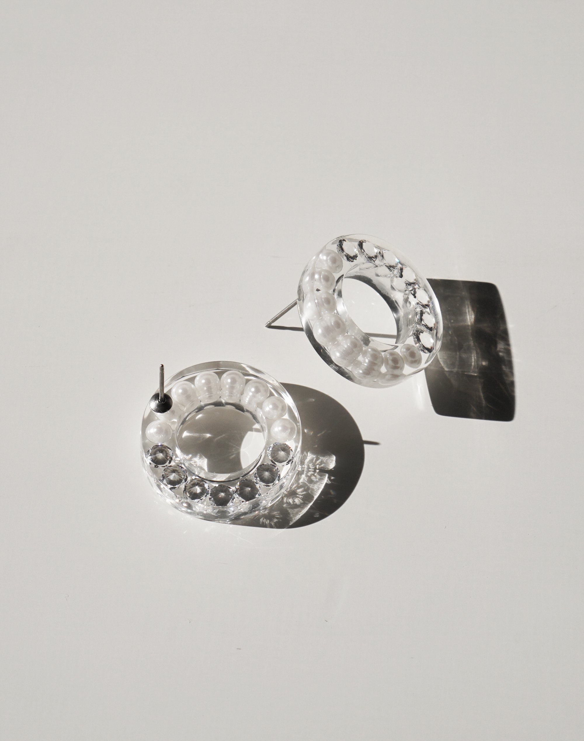 Luxe Earring 4 _ white - JUTIQU | ジュティク ONLINE SHOP