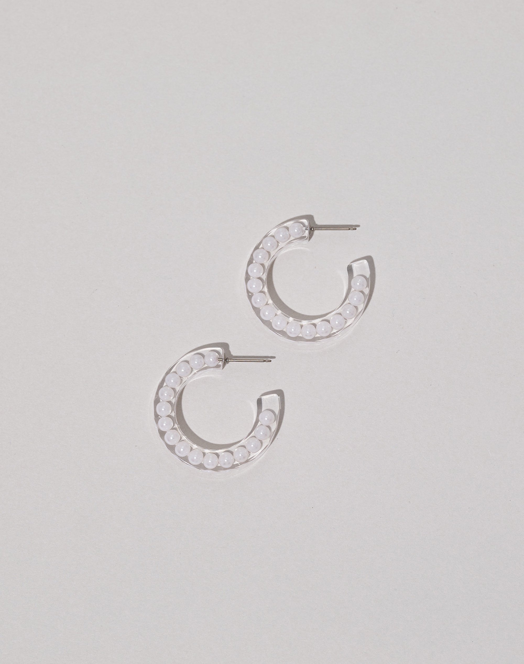 Essence Earring 1 _ M size _ white