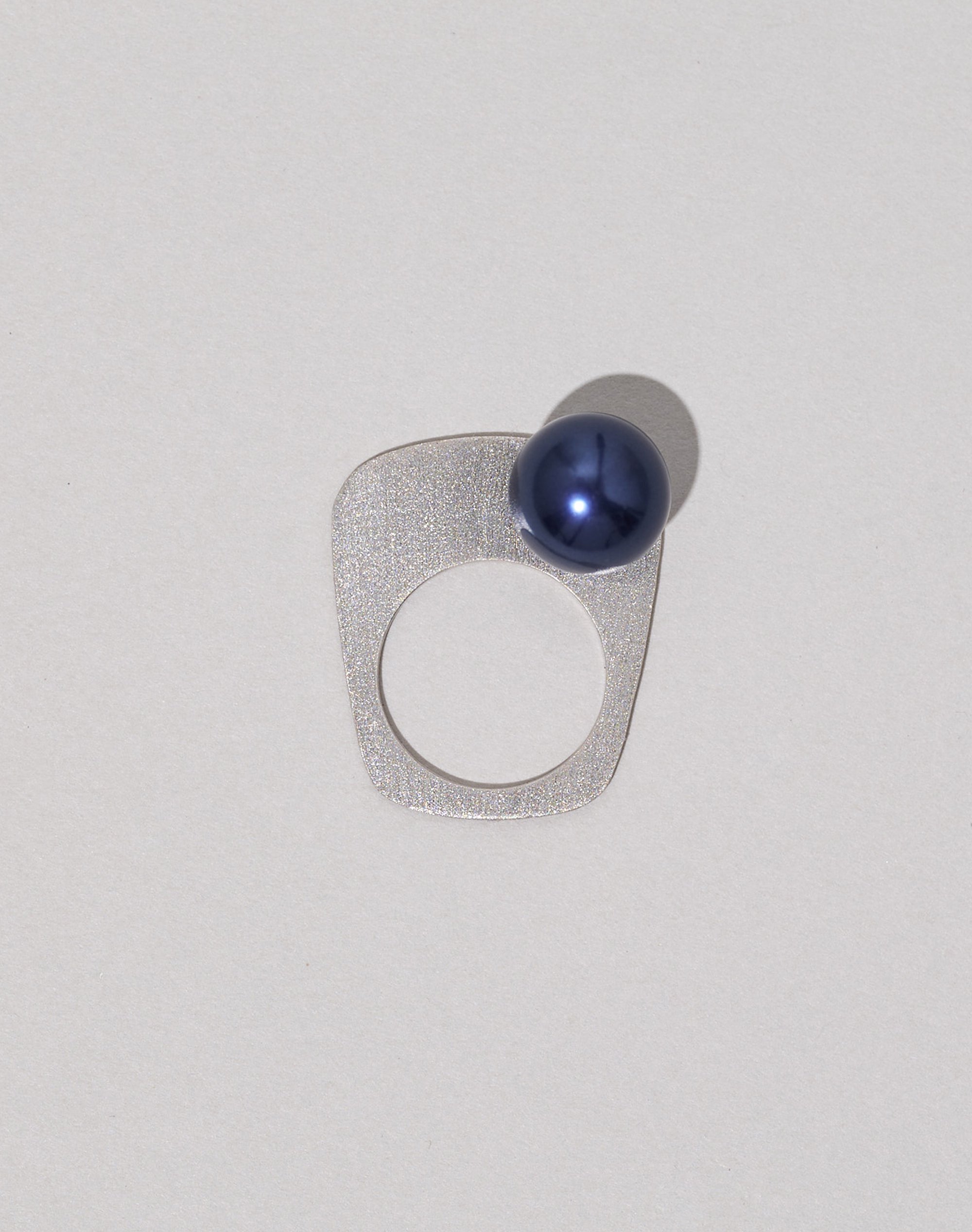 Essence Silver Ring 10 right _ navy