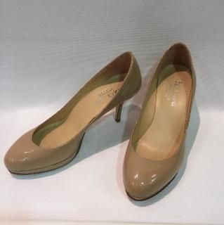 CORSO ROME 9<br>(コルソローマノーヴァ)<br> エナメルパンプス(7.5cmヒール)ヌーディベージュ