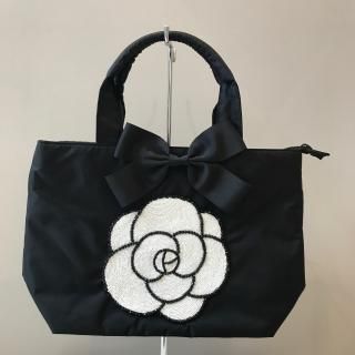 Lou Lou Collection<br>ルルコレクション<br>ブラックベース&ホワイトカメリア<br>トートバッグ M