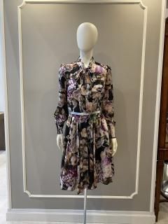 【RINASCIMENTO(リナシメント)】<br>ワンピース<br>バラ柄<br>ボウタイワンピース<br>シルバーベルト付き