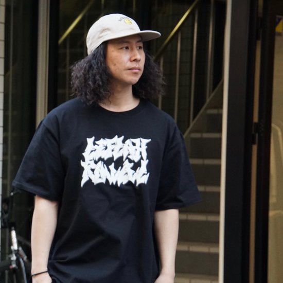 <img class='new_mark_img1' src='https://img.shop-pro.jp/img/new/icons1.gif' style='border:none;display:inline;margin:0px;padding:0px;width:auto;' />【LEFLAH】jagged logo tee (BLK)