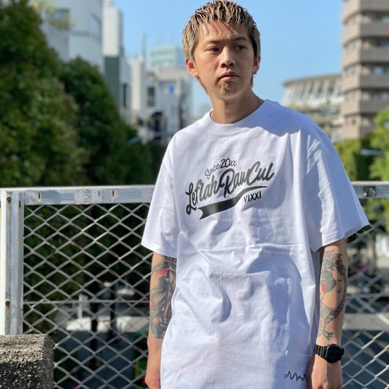 <img class='new_mark_img1' src='https://img.shop-pro.jp/img/new/icons1.gif' style='border:none;display:inline;margin:0px;padding:0px;width:auto;' />【LEFLAH】script logo tee (WHT)