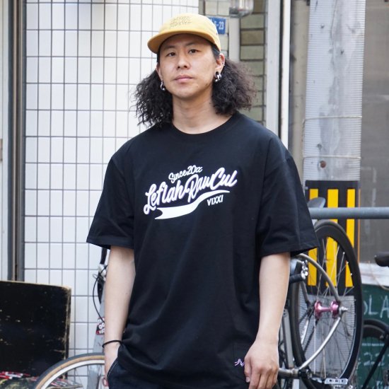 <img class='new_mark_img1' src='https://img.shop-pro.jp/img/new/icons1.gif' style='border:none;display:inline;margin:0px;padding:0px;width:auto;' />【LEFLAH】script logo tee (BLK)