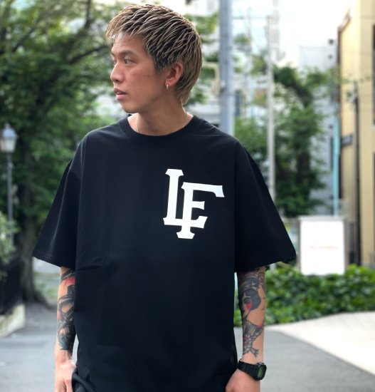 <img class='new_mark_img1' src='https://img.shop-pro.jp/img/new/icons1.gif' style='border:none;display:inline;margin:0px;padding:0px;width:auto;' />【LEFLAH】handsign tee (BLK)