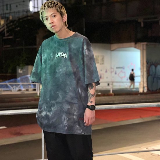 <img class='new_mark_img1' src='https://img.shop-pro.jp/img/new/icons1.gif' style='border:none;display:inline;margin:0px;padding:0px;width:auto;' />【LEFLAH】arch box logo tie-dye tee (BLK)