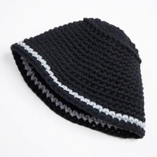 Indietro AssociationTube Yarn Knit Hat